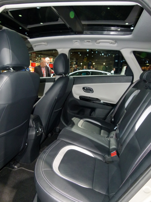 AMI 2012: Dacia Lodgy, Dacia Sandero Stepway II, Kia Ceed'd sw, Renault Zoe, Lada 