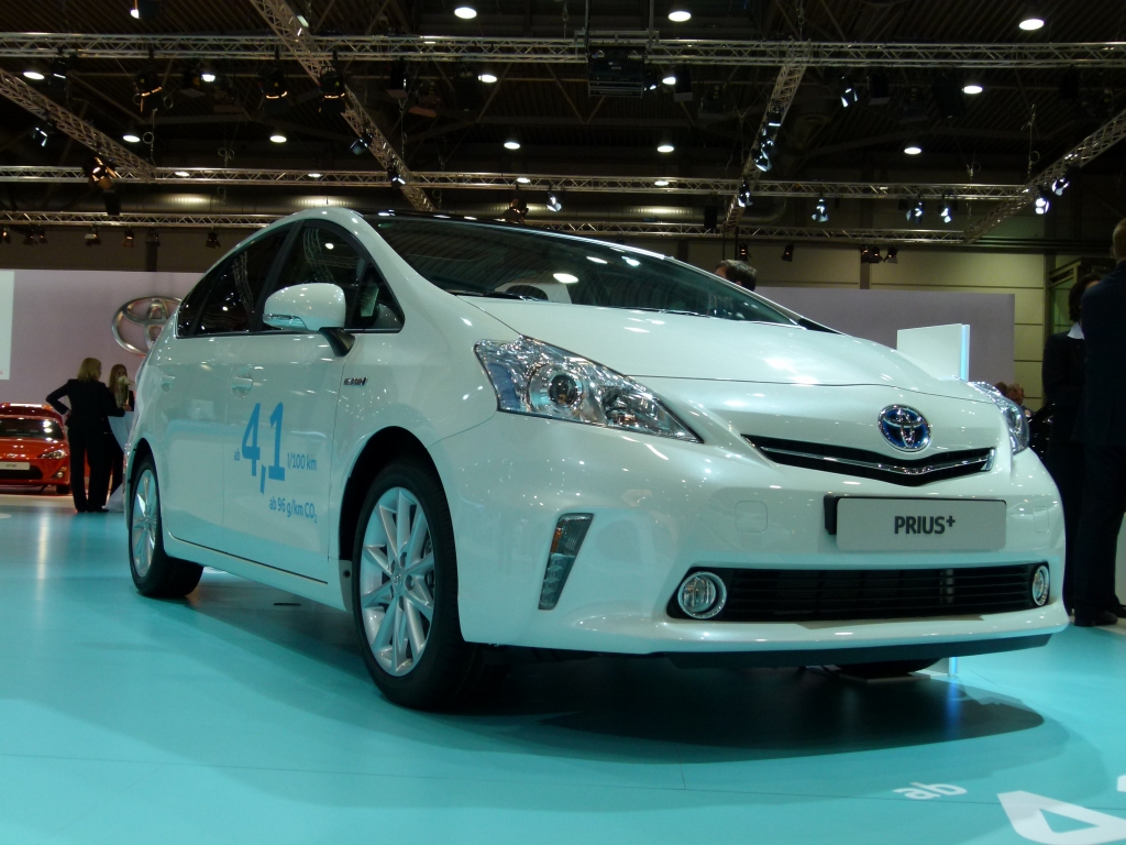 AMI 2012: Dacia Lodgy, Dacia Sandero Stepway II, Kia Ceed'd sw, Renault Zoe, Lada 