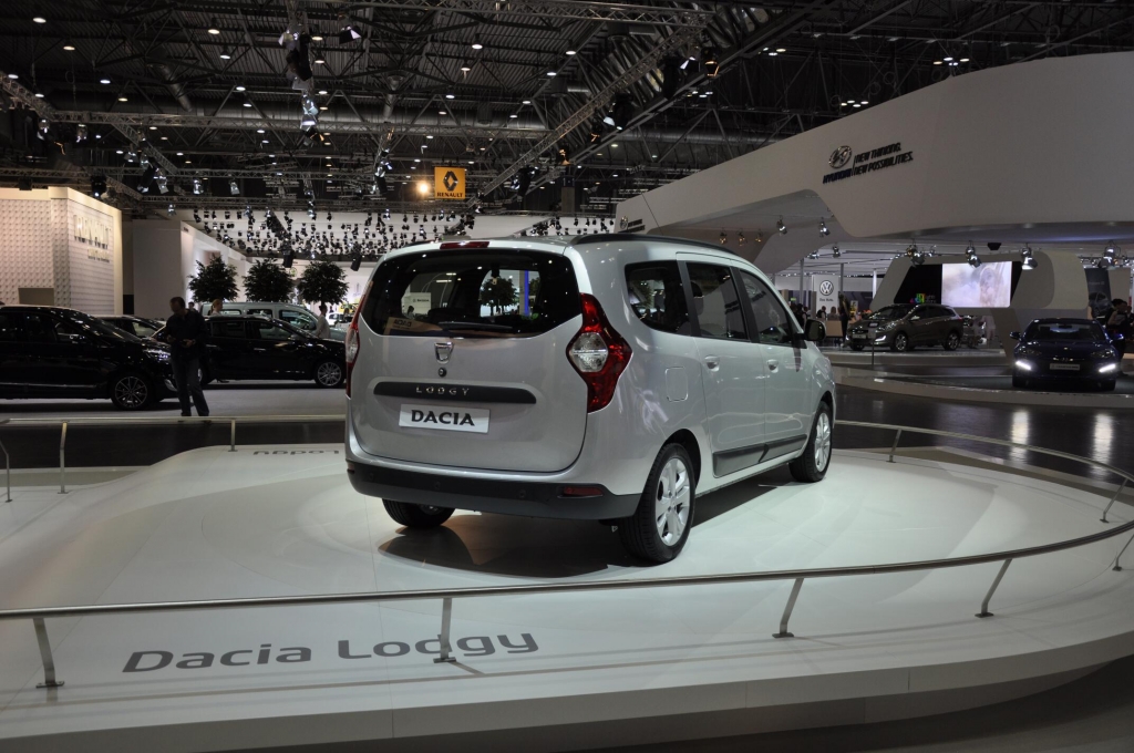 AMI 2012: Dacia Lodgy, Dacia Sandero Stepway II, Kia Ceed'd sw, Renault Zoe, Lada 