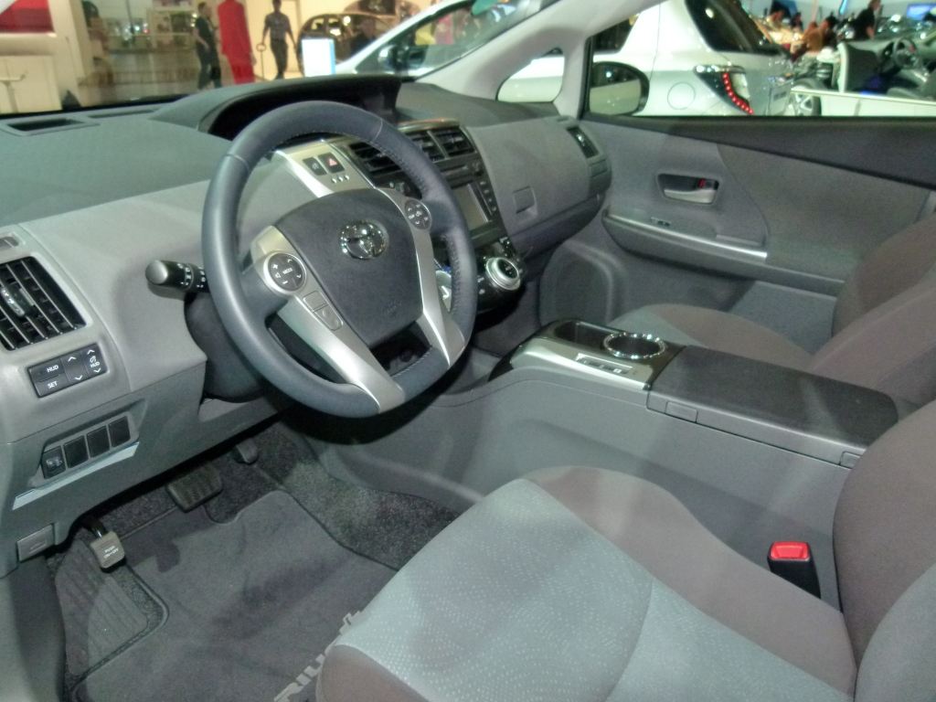 AMI 2012: Dacia Lodgy, Dacia Sandero Stepway II, Kia Ceed'd sw, Renault Zoe, Lada 