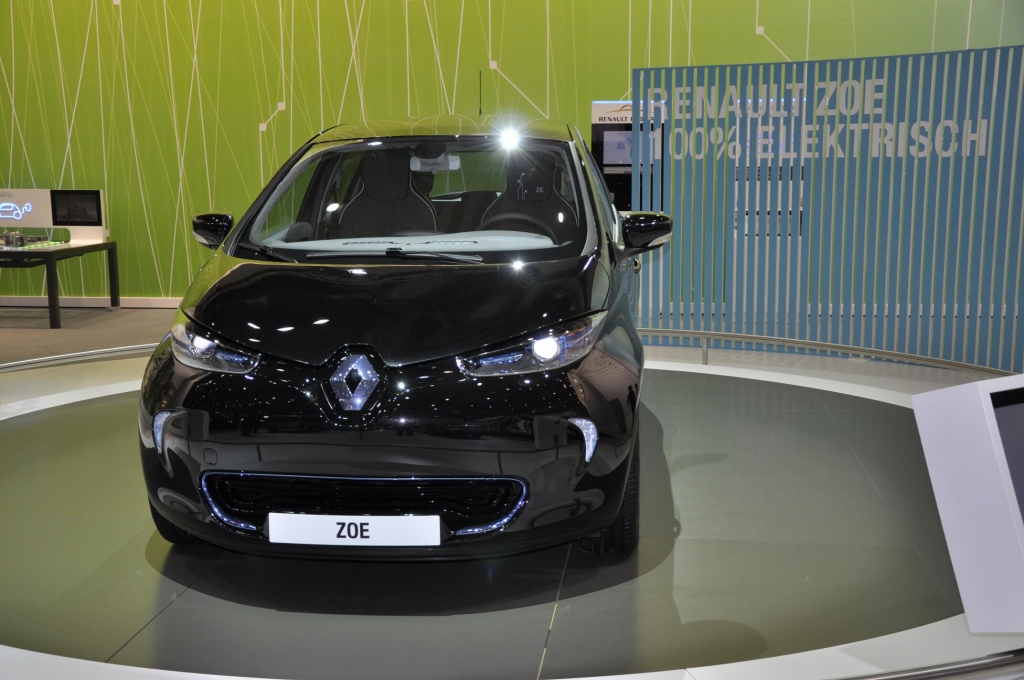 AMI 2012: Dacia Lodgy, Dacia Sandero Stepway II, Kia Ceed'd sw, Renault Zoe, Lada 