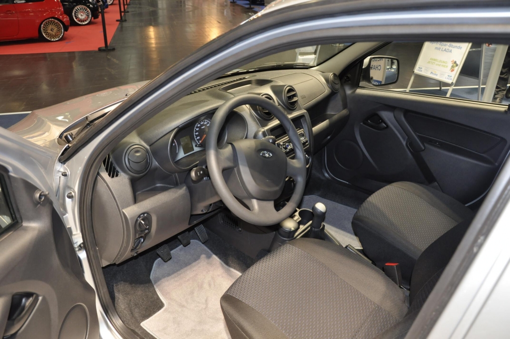 AMI 2012: Dacia Lodgy, Dacia Sandero Stepway II, Kia Ceed'd sw, Renault Zoe, Lada 
