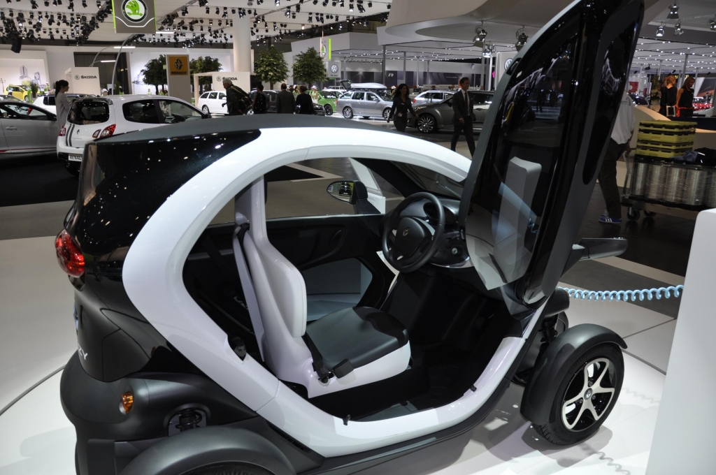 AMI 2012: Dacia Lodgy, Dacia Sandero Stepway II, Kia Ceed'd sw, Renault Zoe, Lada 