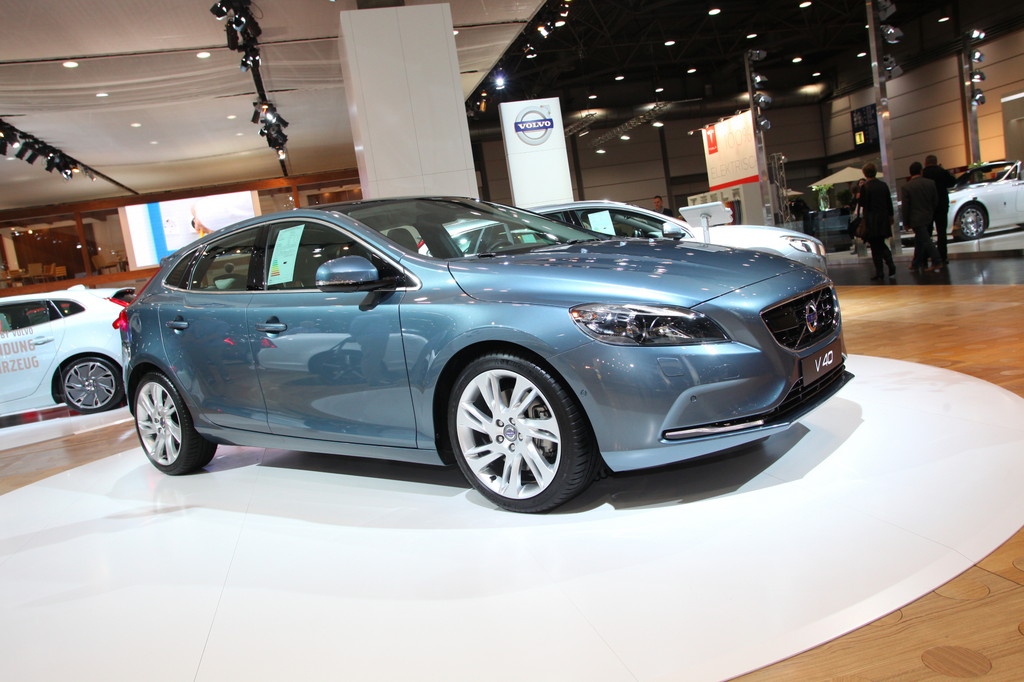 AMI 2012: Der Volvo V40 schützt auch Fußgänger