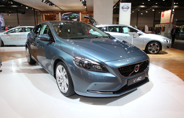 AMI 2012: Der Volvo V40 schützt auch Fußgänger