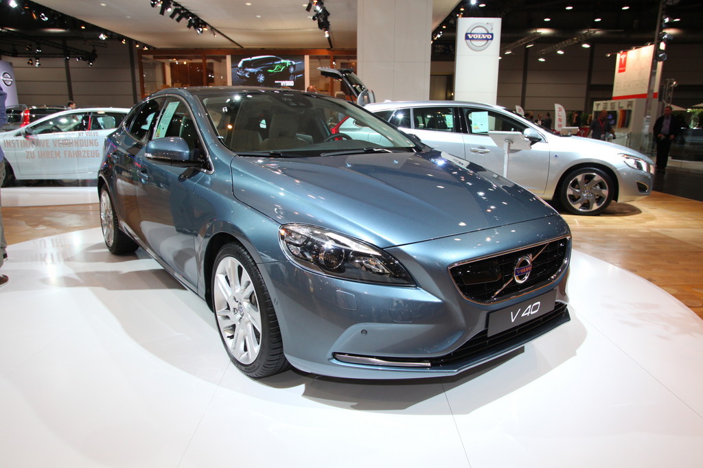 AMI 2012: Der Volvo V40 schützt auch Fußgänger
