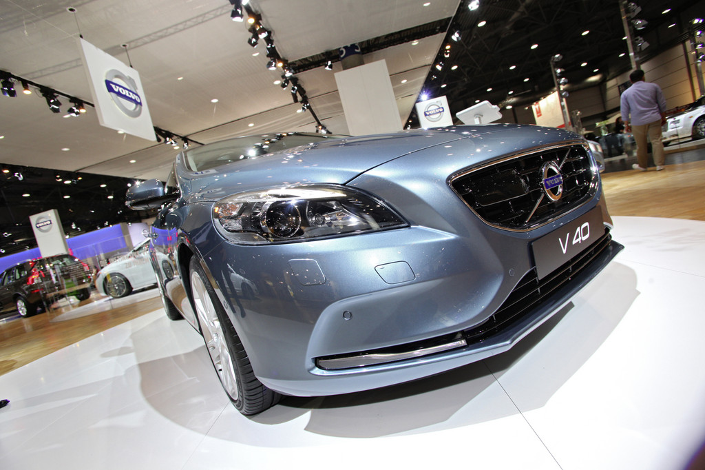AMI 2012: Der Volvo V40 schützt auch Fußgänger