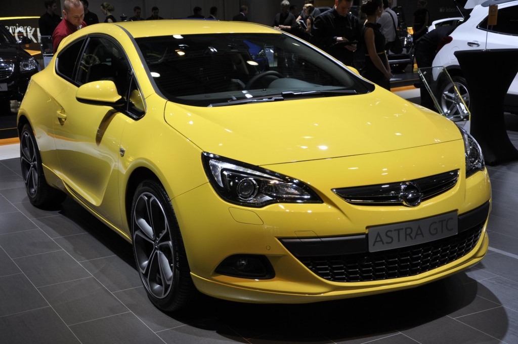 AMI 2012: Opel Mokka, Astra OPC und Insignia Biturbo