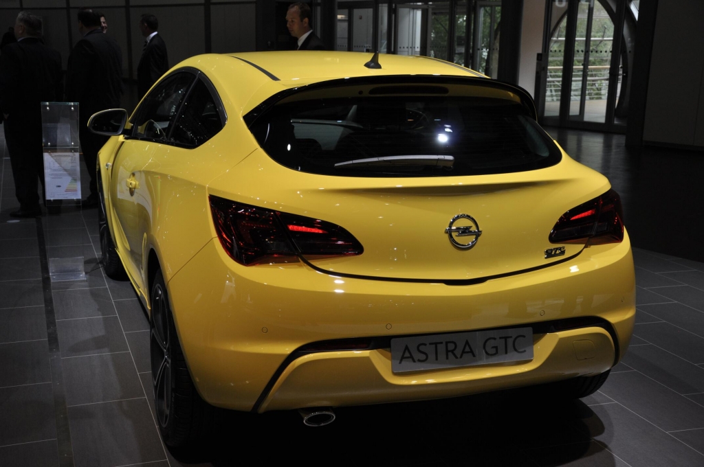 AMI 2012: Opel Mokka, Astra OPC und Insignia Biturbo
