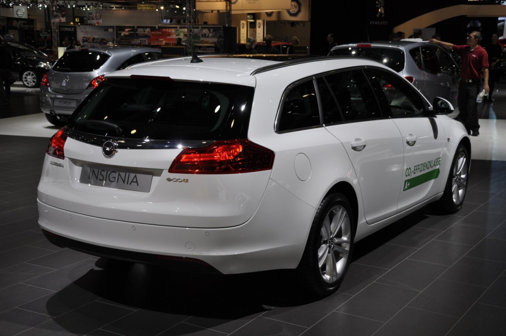 AMI 2012: Opel Mokka, Astra OPC und Insignia Biturbo