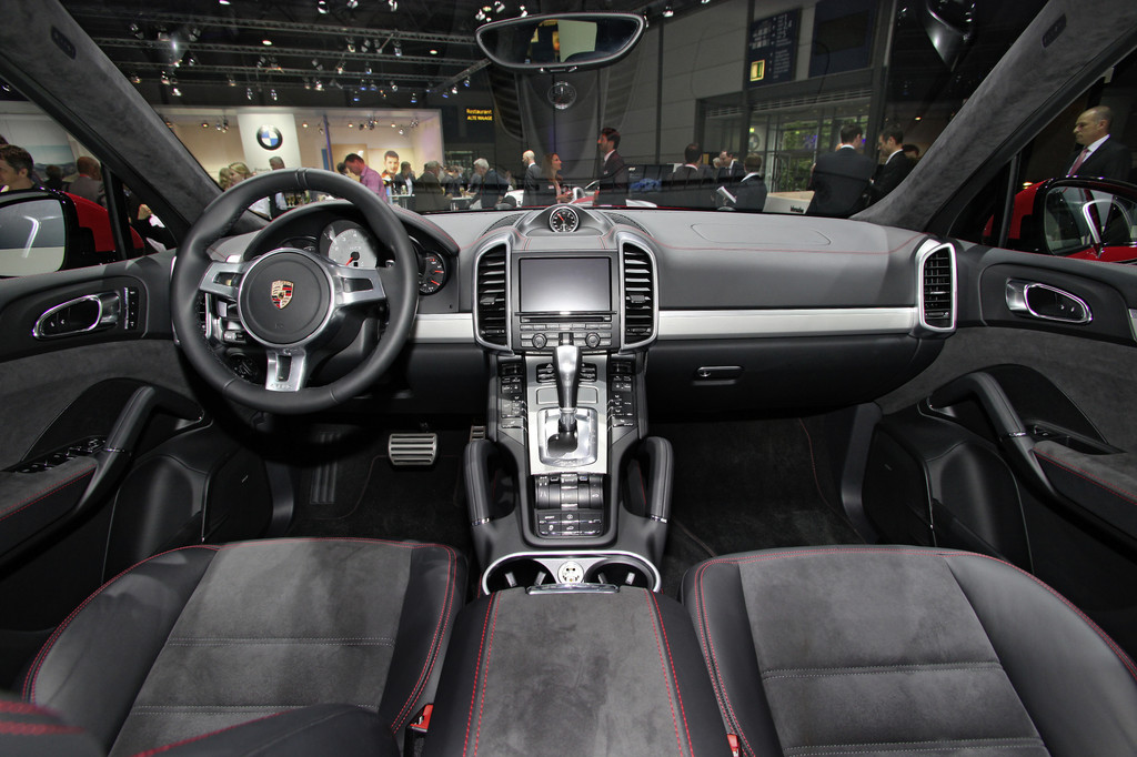 AMI 2012; Porsche zeigt den neuen Cayenne GTS