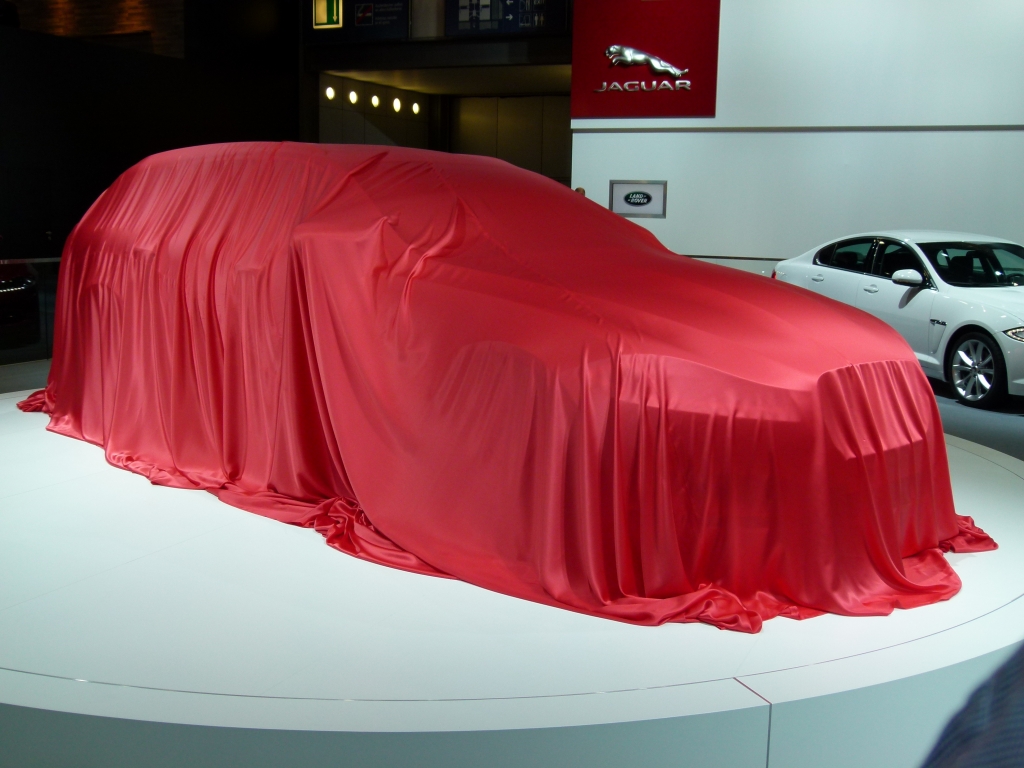 AMI 2012: Rolls-Royce Six Senses, Jaguar XF Sportbrake, Porsche Cayenne GTS, Mercedes G63 AMG