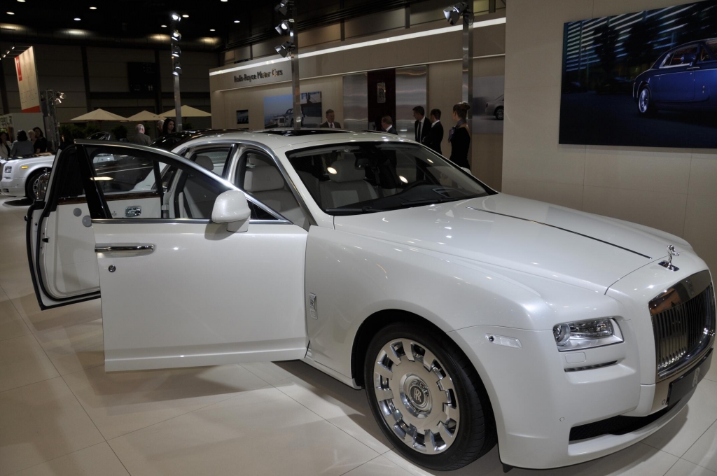 AMI 2012: Rolls-Royce Six Senses, Jaguar XF Sportbrake, Porsche Cayenne GTS, Mercedes G63 AMG