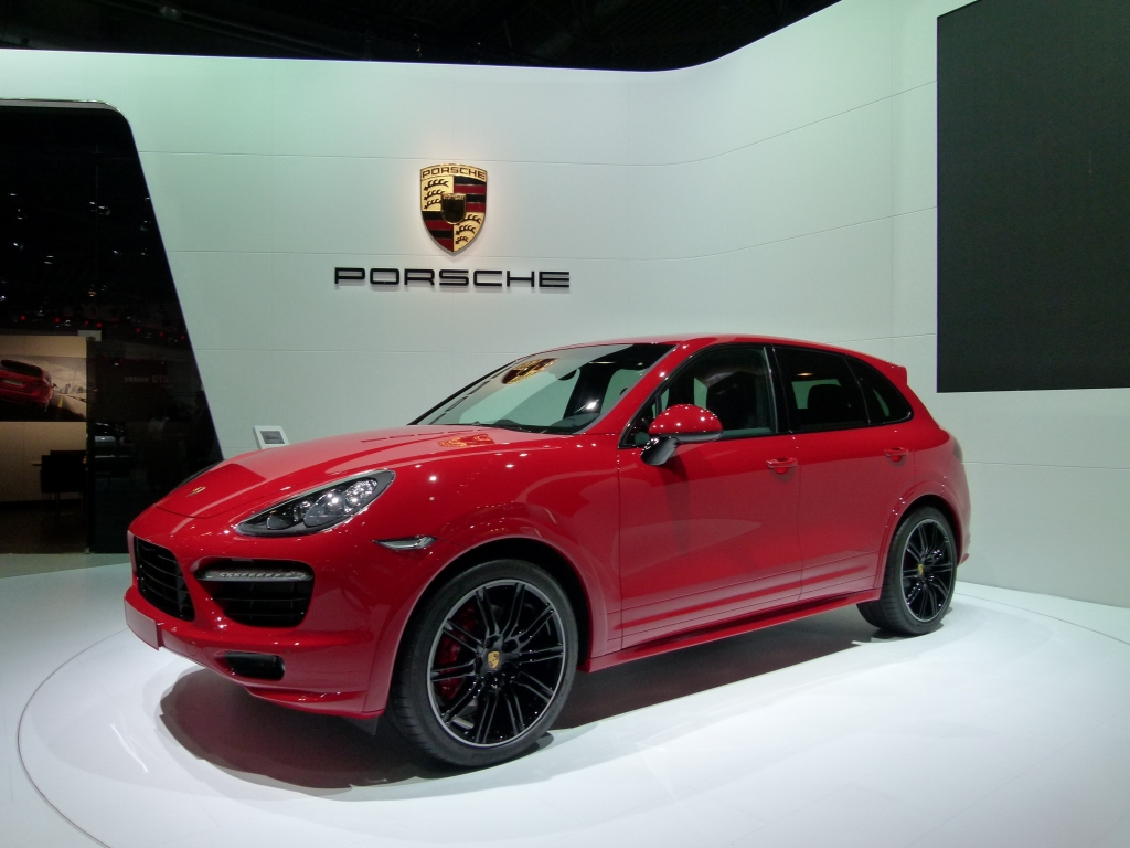 AMI 2012: Rolls-Royce Six Senses, Jaguar XF Sportbrake, Porsche Cayenne GTS, Mercedes G63 AMG