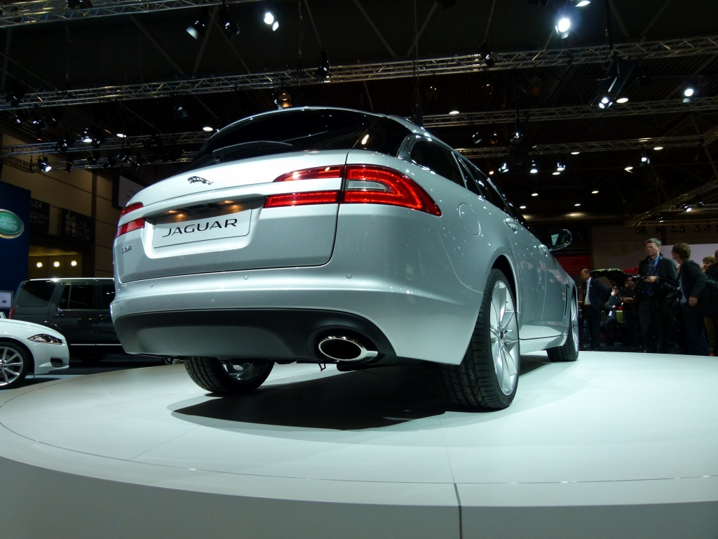 AMI 2012: Rolls-Royce Six Senses, Jaguar XF Sportbrake, Porsche Cayenne GTS, Mercedes G63 AMG