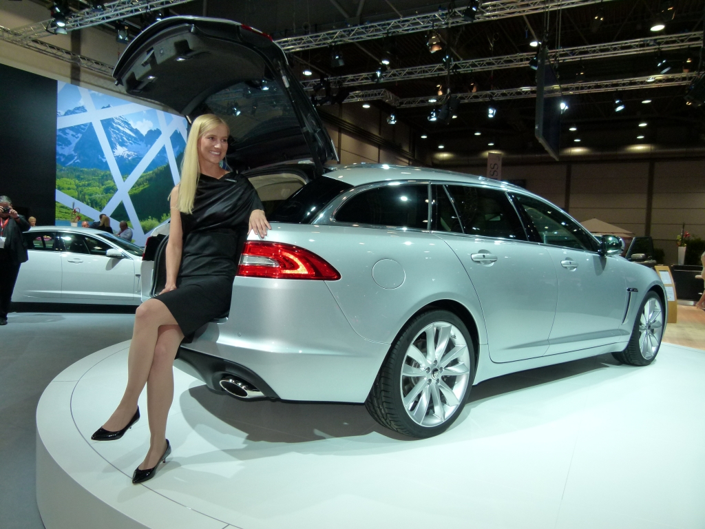 AMI 2012: Rolls-Royce Six Senses, Jaguar XF Sportbrake, Porsche Cayenne GTS, Mercedes G63 AMG