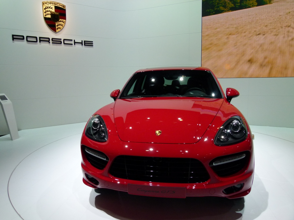 AMI 2012: Rolls-Royce Six Senses, Jaguar XF Sportbrake, Porsche Cayenne GTS, Mercedes G63 AMG