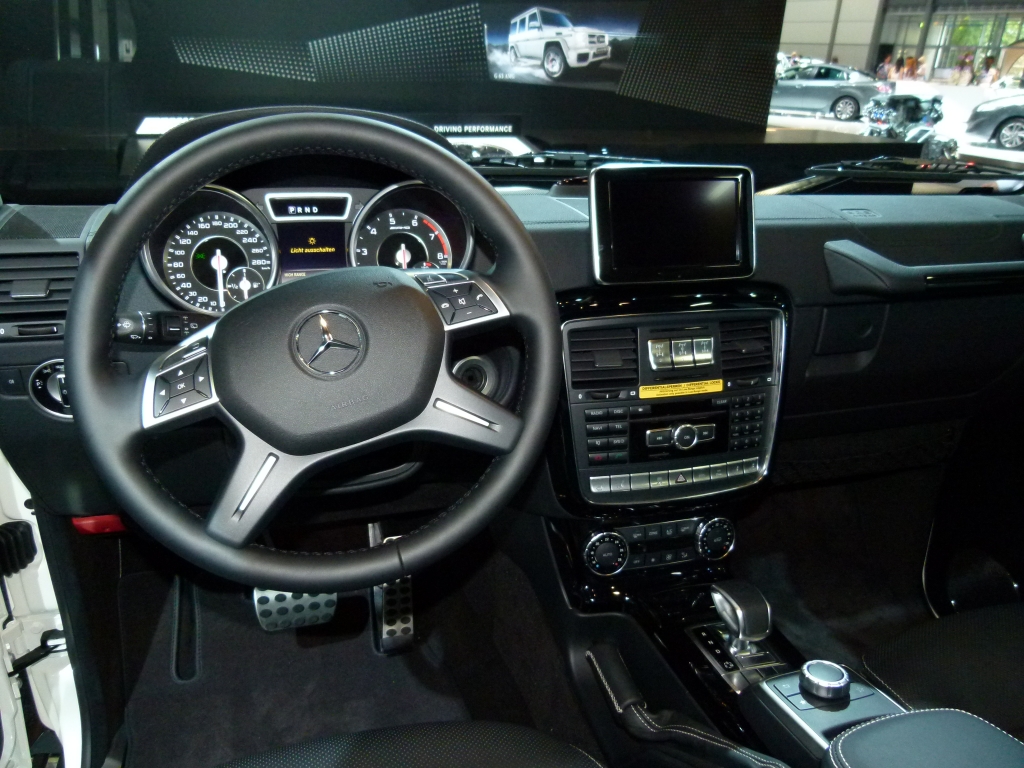AMI 2012: Rolls-Royce Six Senses, Jaguar XF Sportbrake, Porsche Cayenne GTS, Mercedes G63 AMG