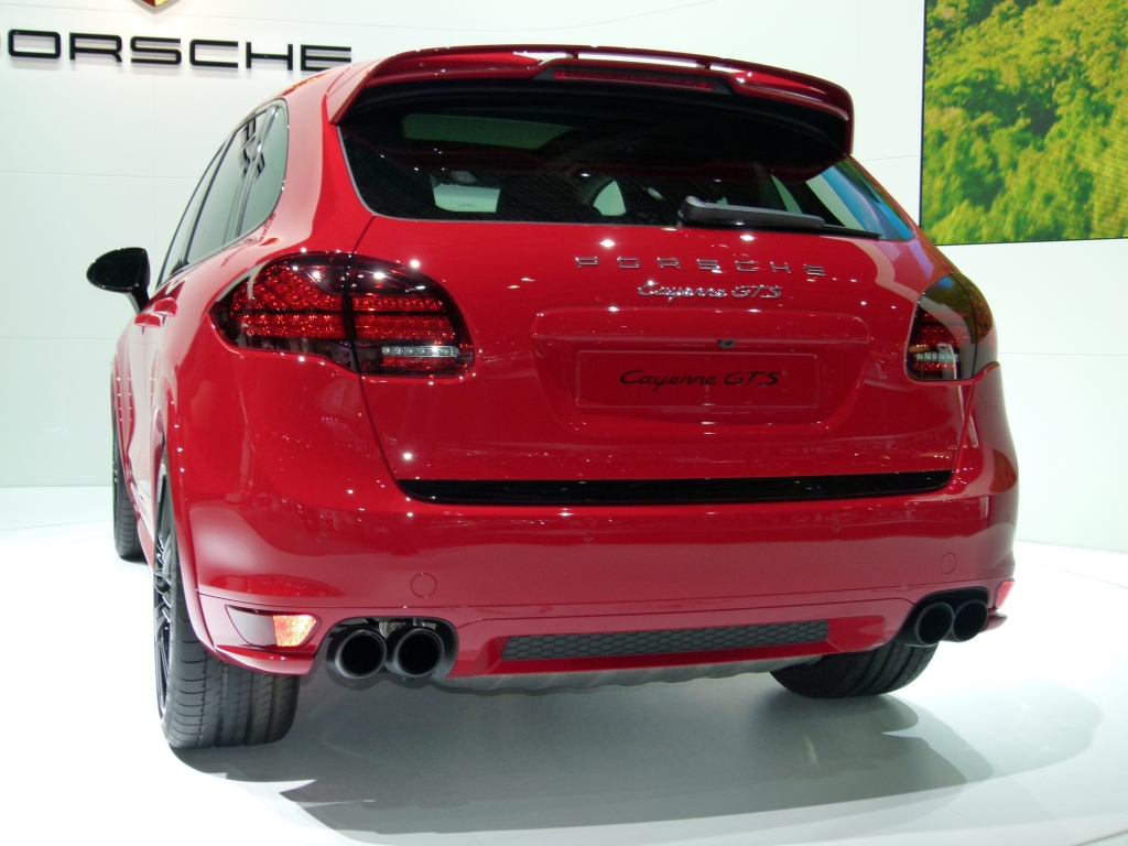 AMI 2012: Rolls-Royce Six Senses, Jaguar XF Sportbrake, Porsche Cayenne GTS, Mercedes G63 AMG