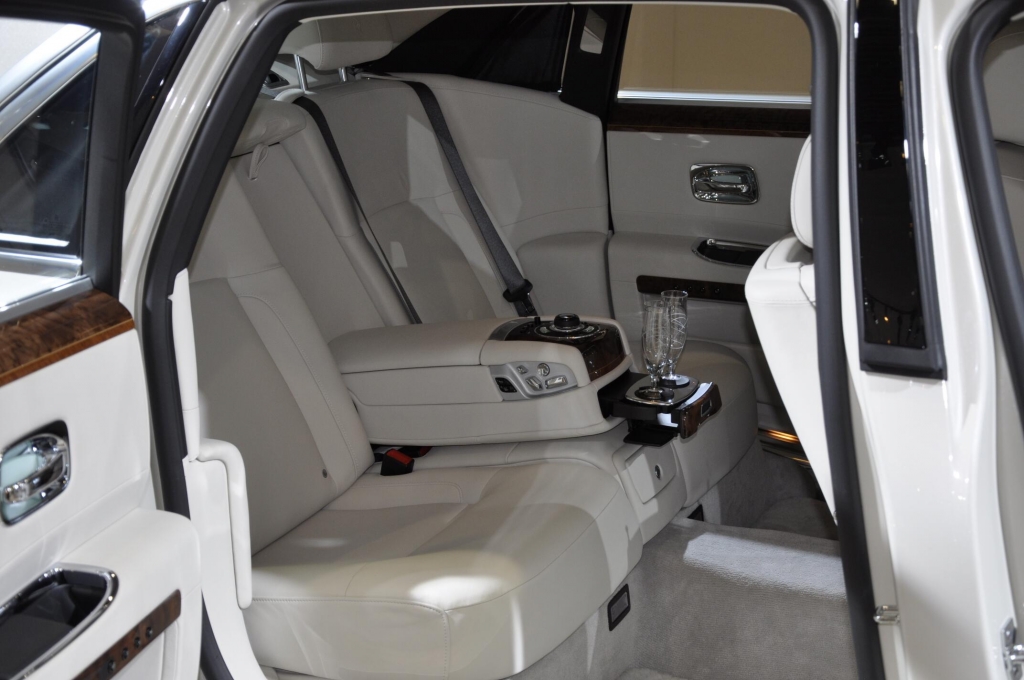 AMI 2012: Rolls-Royce Six Senses, Jaguar XF Sportbrake, Porsche Cayenne GTS, Mercedes G63 AMG