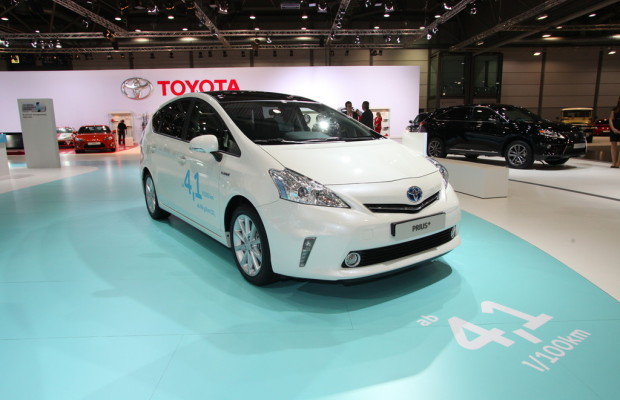 AMI 2012: Toyota präsentiert Hybrid mit Platz für 7