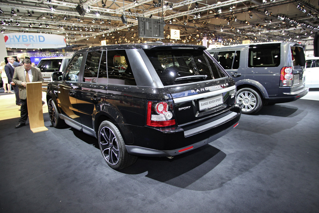 AMI 2012: Zwei besondere Range Rover zur Thronfeier