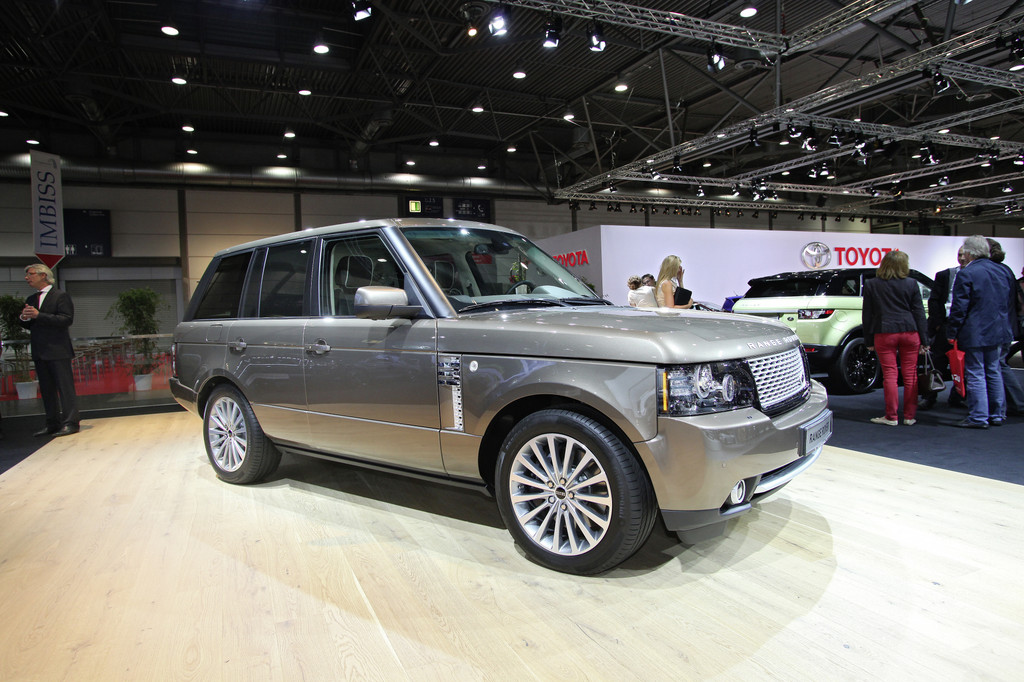 AMI 2012: Zwei besondere Range Rover zur Thronfeier