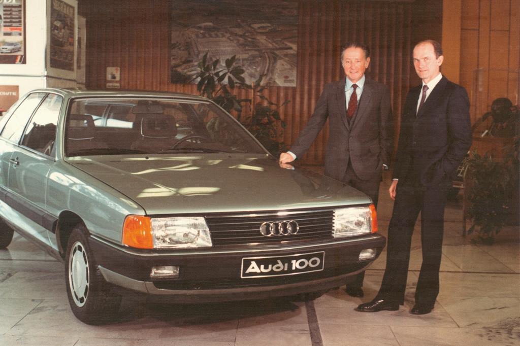 Audi 100 Premiere in Ingolstadt mit Vorstandsvorsitzendem Wolfgang Habbel und Vorstand Technische Entwicklung Ferdinand Piech 19