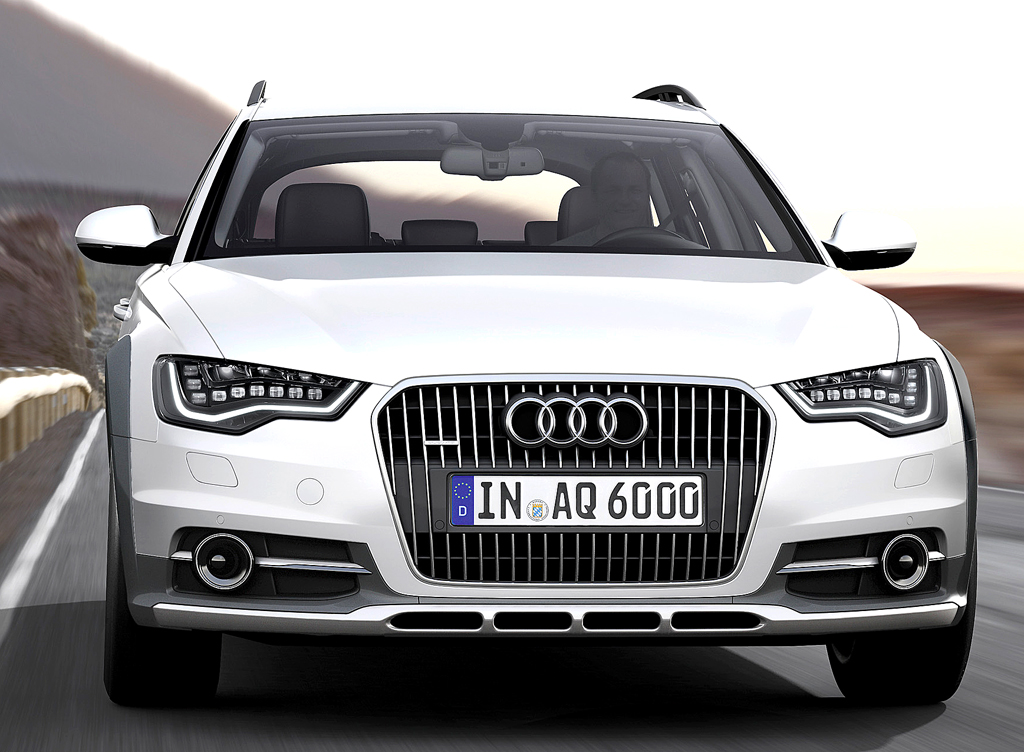 Audi A6 Allroad Quattro: Blick auf die Frontpartie mit den vertikalen Stegen im Kühlergrill. 