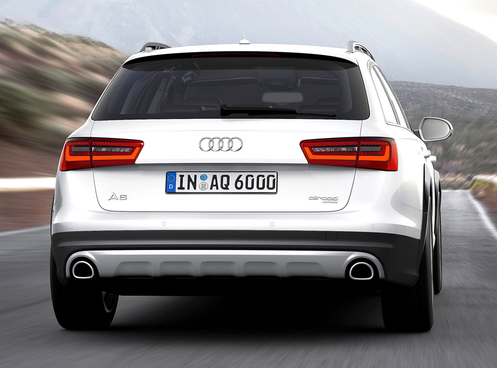 Audi A6 Allroad Quattro: Blick auf die Heckpartie des hochbeinigen Kombis. 