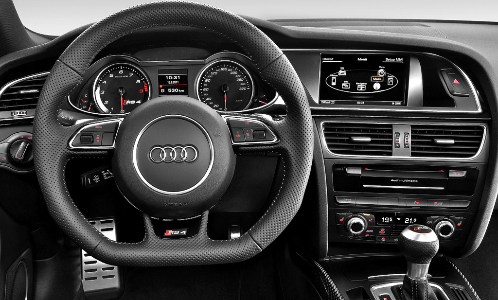 Audi RS4 Avant: Blick ins sportlich-funktionelle Cockpit. 