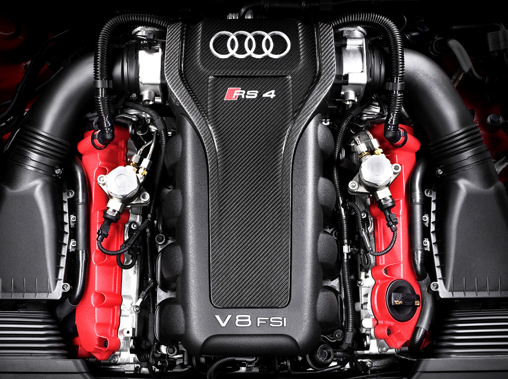Audi RS4 Avant: Blick unter die Haube auf den 4,2-Liter-Achtzylinder mit 331/450 kW/PS. 