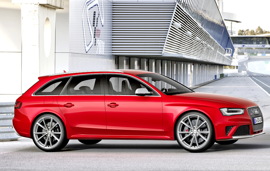 Audi RS4 Avant: Und so sieht der kompakte Über-Kombi von der Seite aus.