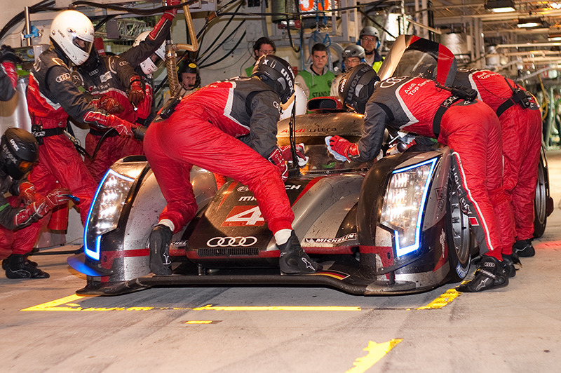 Audi fährt Sieg mit Hybrid-Auto in Le Mans ein