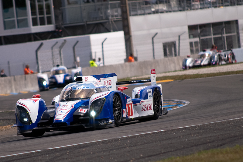 Audi fährt Sieg mit Hybrid-Auto in Le Mans ein
