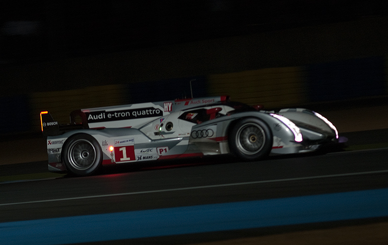 Audi fährt Sieg mit Hybrid-Auto in Le Mans ein