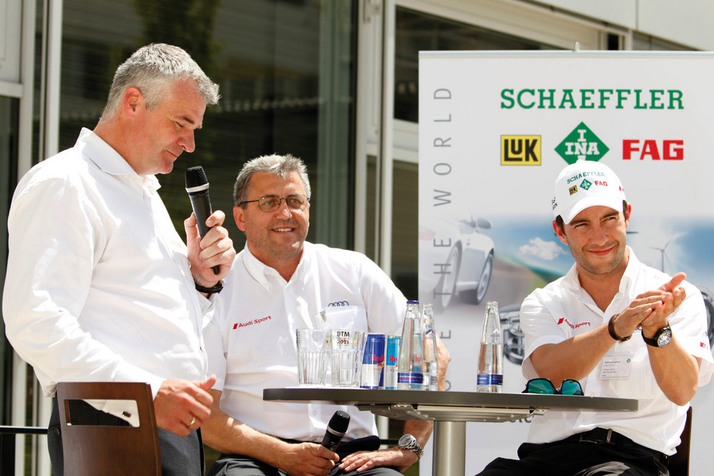 Autogrammstunde mit Mike Rockenfeller bei Schaeffler