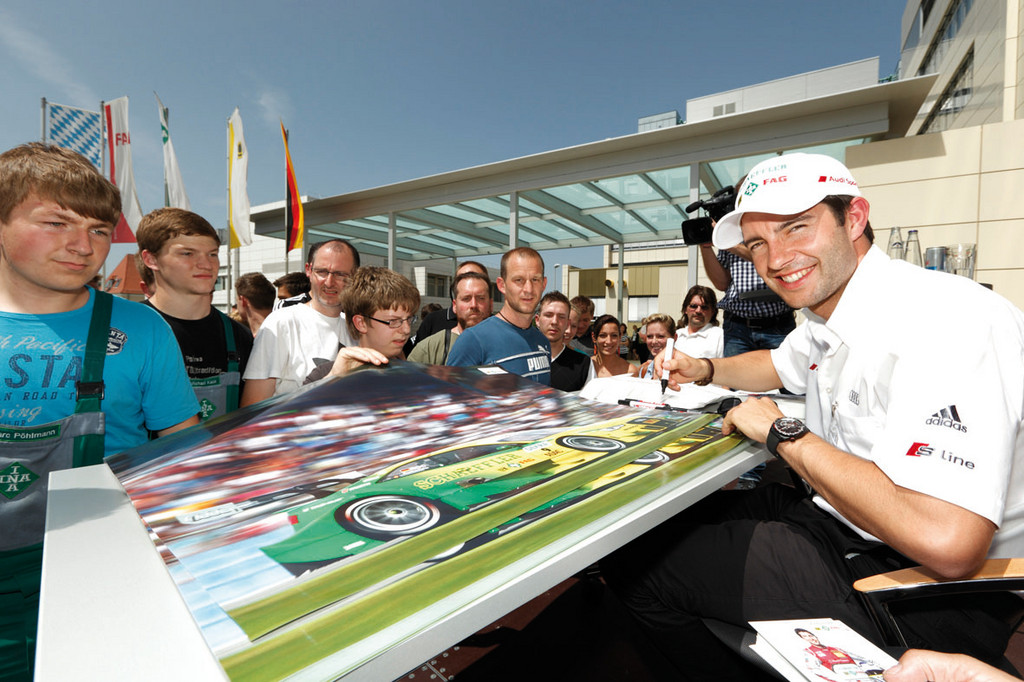 Autogrammstunde mit Mike Rockenfeller bei Schaeffler