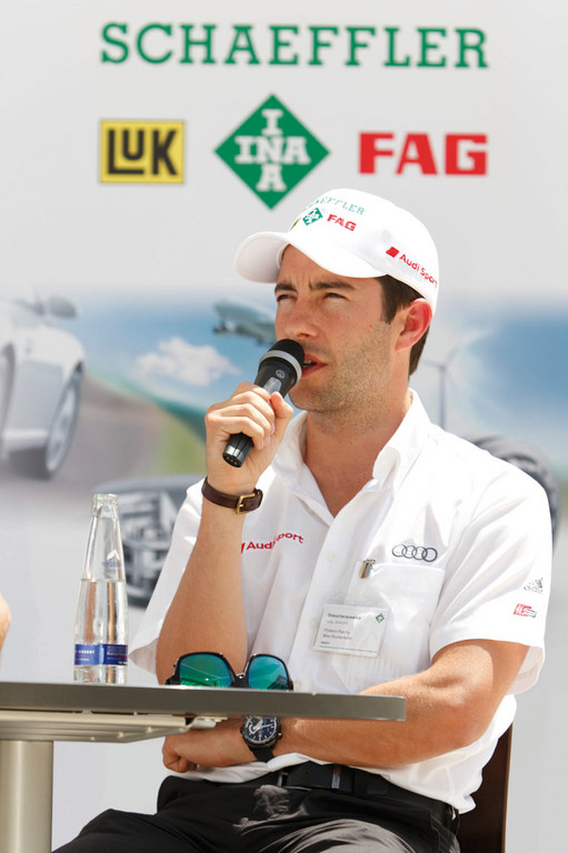 Autogrammstunde mit Mike Rockenfeller bei Schaeffler