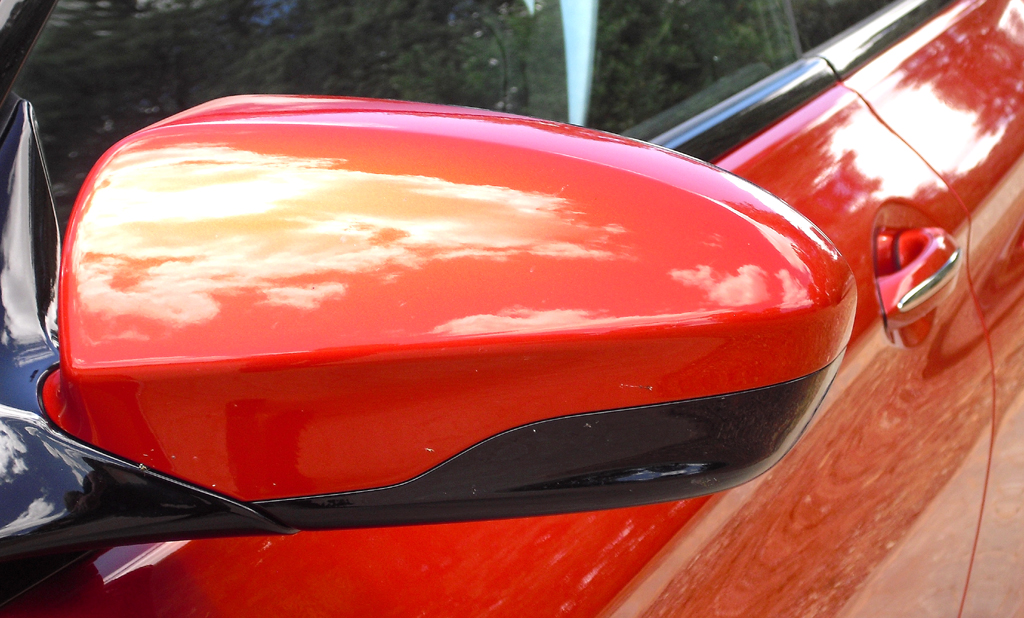 BMW M6: Blick auf den Außenspiegel auf der Fahrerseite. 