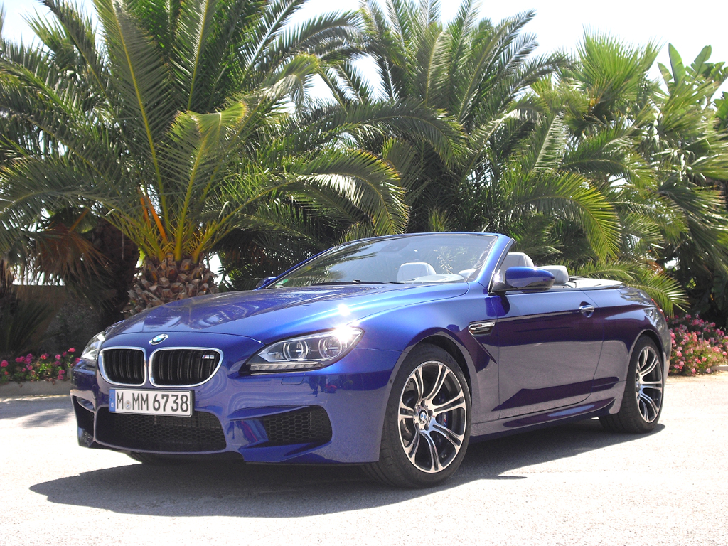 BMW M6: Das Cabrio ist mit einem vollautomatischen Textilverdeck bestückt. 