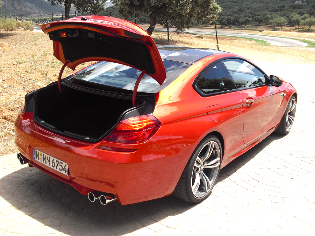 BMW M6: Ins Gepäckabteil des Coupés passen ordentliche 460 Liter hinein. 