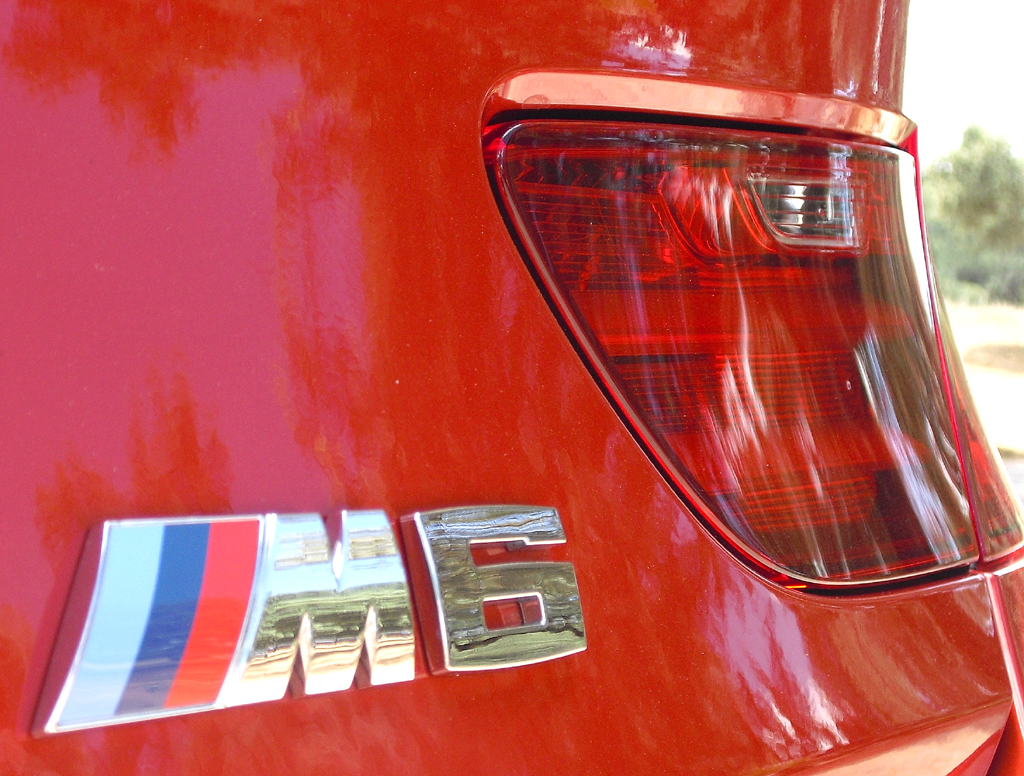 BMW M6: Moderne Leuchteinheit hinten mit Modellschriftzug. 