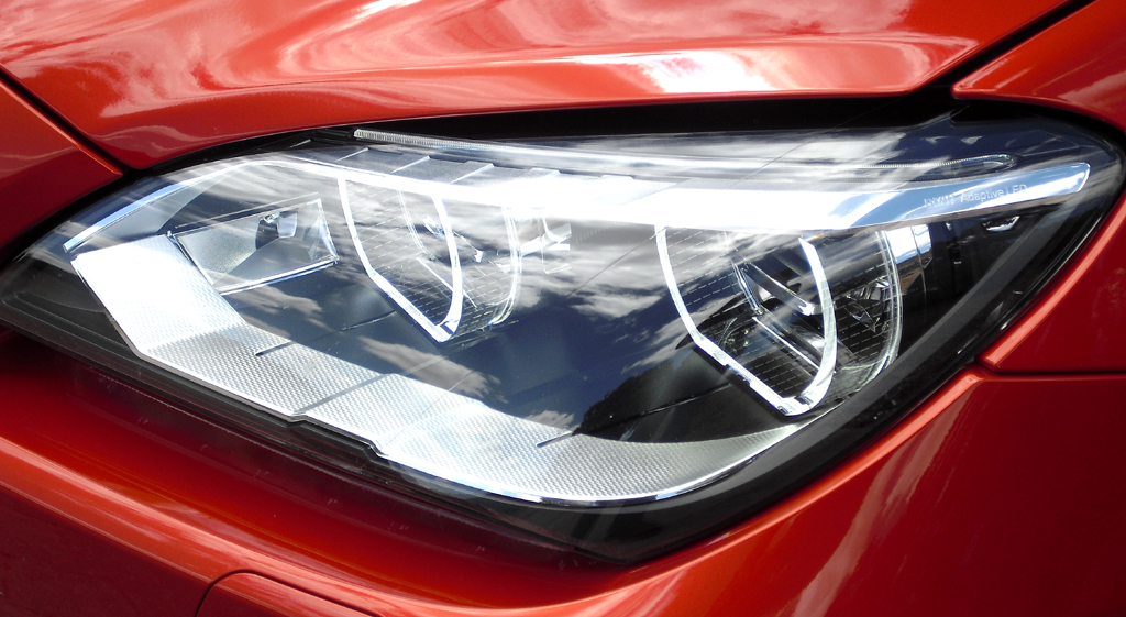 BMW M6: Moderne Leuchteinheit vorn. 