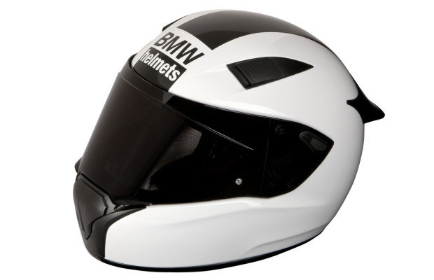 BMW Motorrad entwickelt Helm Race für Sportfahrer