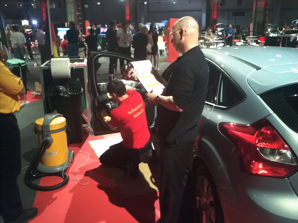 Best of Belron Barcelona 2012: Brite Steve Marelli ist weltbester Carglass-Monteur
