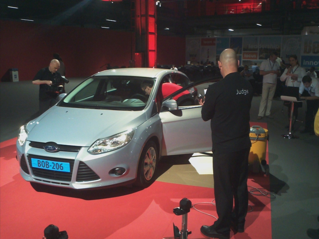 Best of Belron Barcelona 2012: Brite Steve Marelli ist weltbester Carglass-Monteur