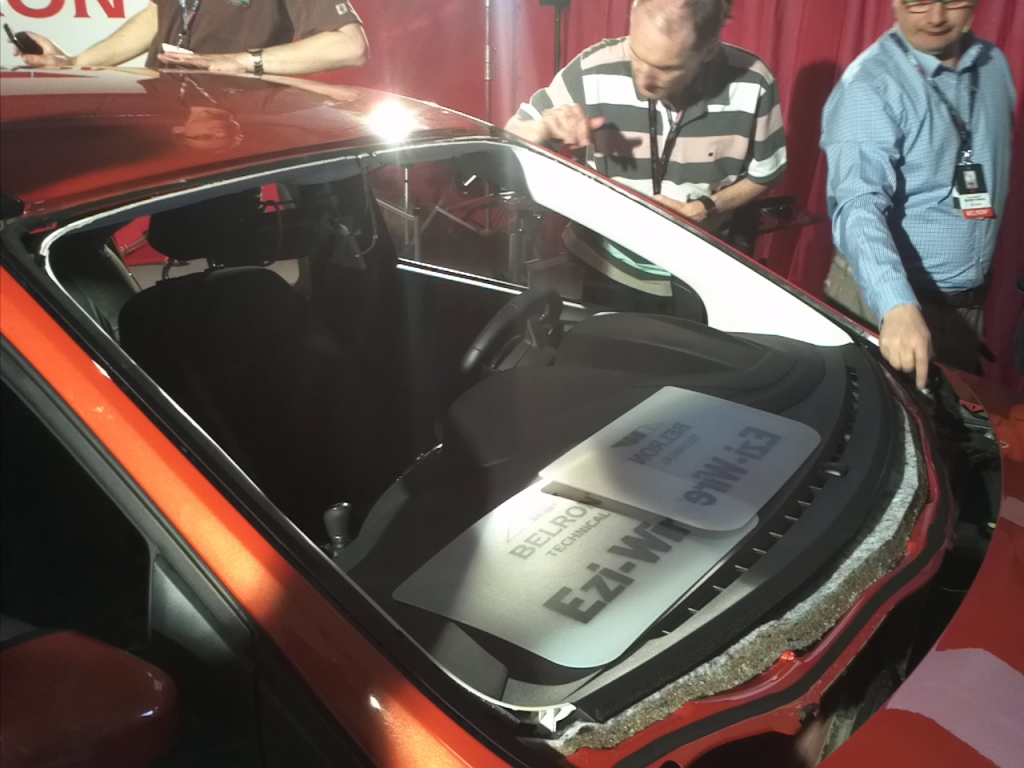 Best of Belron Barcelona 2012: Brite Steve Marelli ist weltbester Carglass-Monteur