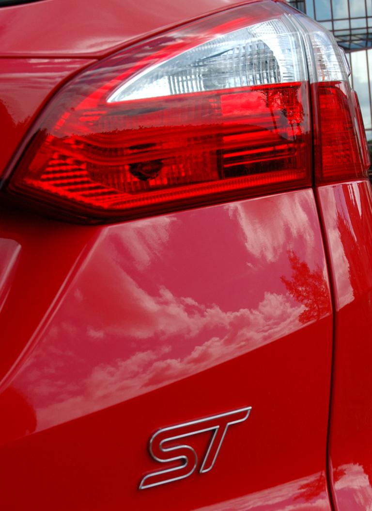 Das ST steht für die sportlichere Version des Kompaktmodells, ... 