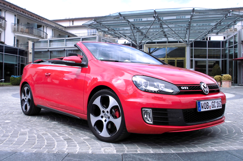 Das neue VW Golf GTI Cabrio startet noch rechtzeitig zum Sommer. 